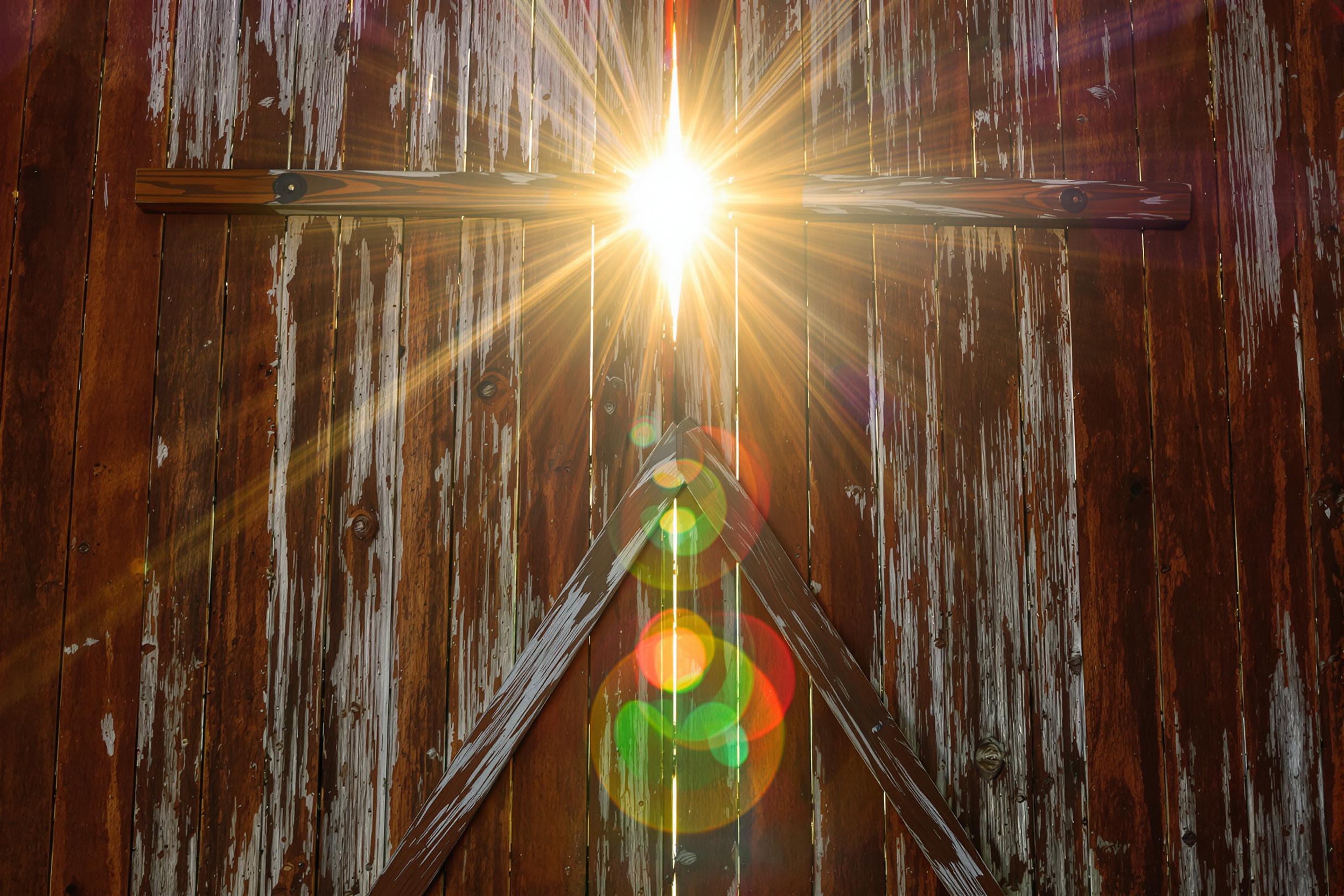 Discover the charm of rural architecture in this high-resolution wallpaper featuring a weathered barn door. Sunlight streams through gaps, creating a mesmerizing sunburst effect. The rich textures of aged wood contrast beautifully with the warm, golden light, offering a perfect blend of rustic elegance and natural beauty.